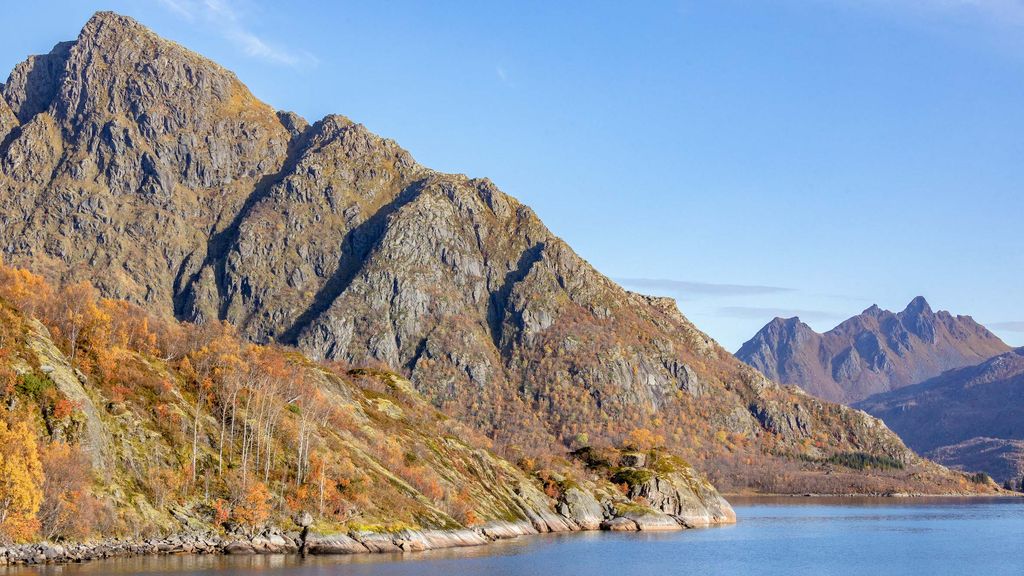 montagne mer fjord